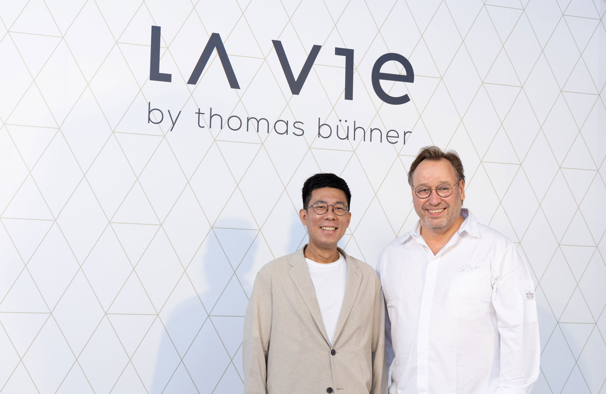 Thomas Bühner mit Küchenchef Xavier Yeung im neuen"la vie by Thomas Bühner" in Taipeh